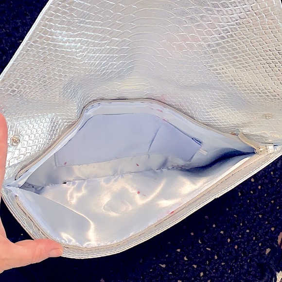 XLG Slim~Glamours Shiny Silver Reptile Textured Envelope Fashion Handbag Purse - Picture 6 of 16